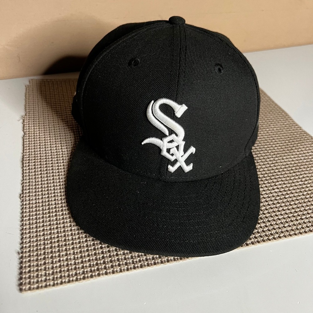 New‎ Era 59FIFTY Chicago White Sox Fitted Hat 7 1/4 Black White MLB On-Field Cap